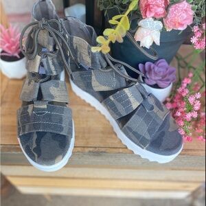 Gypsy jazz. Wedge sandal